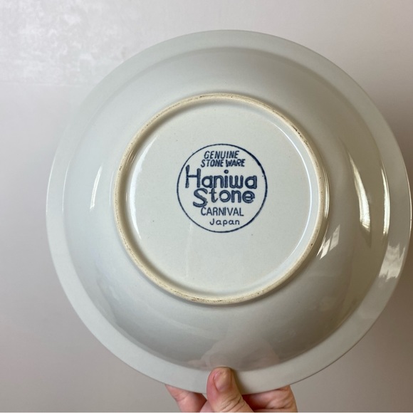 Haniwa Carnival Stoneware Serving Bowl - Picture 5 of 6